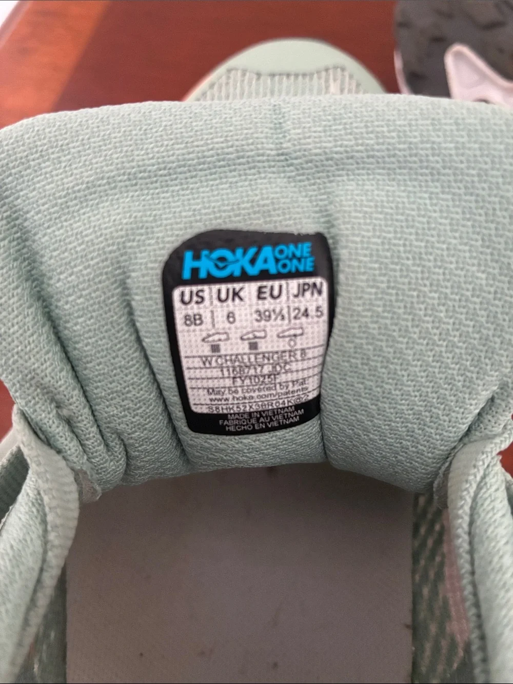 Hoka Women's Challenger 8 size 8